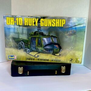 New NIB Revell Germany UH-1D Huey Gunship Model Kit 1:32 Factory Sealed in Box